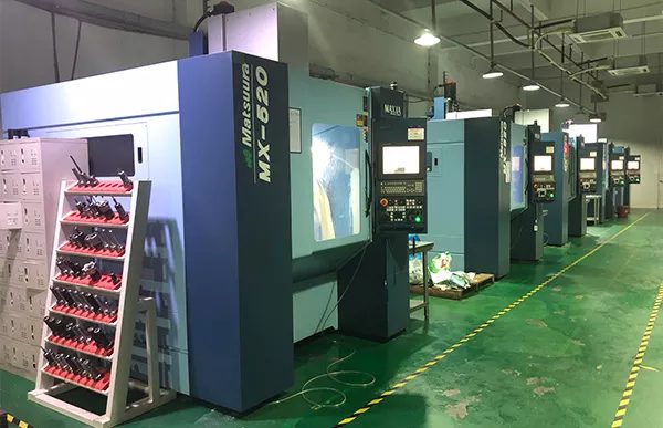 Japanisches Matsuura 5-Achs-CNC-Bearbeitungszentrum als Teil der Fertigungsbasis für Präzisionsteile